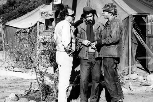 Altman with Elliott Gould & Donald Sutherland on the set of 'M*A*S*H' (1970)