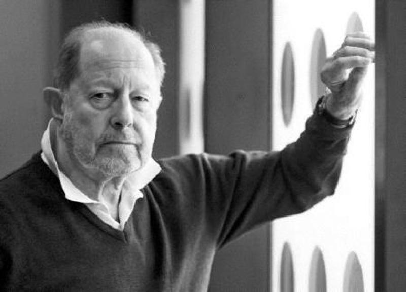 Nicolas Roeg - Posing