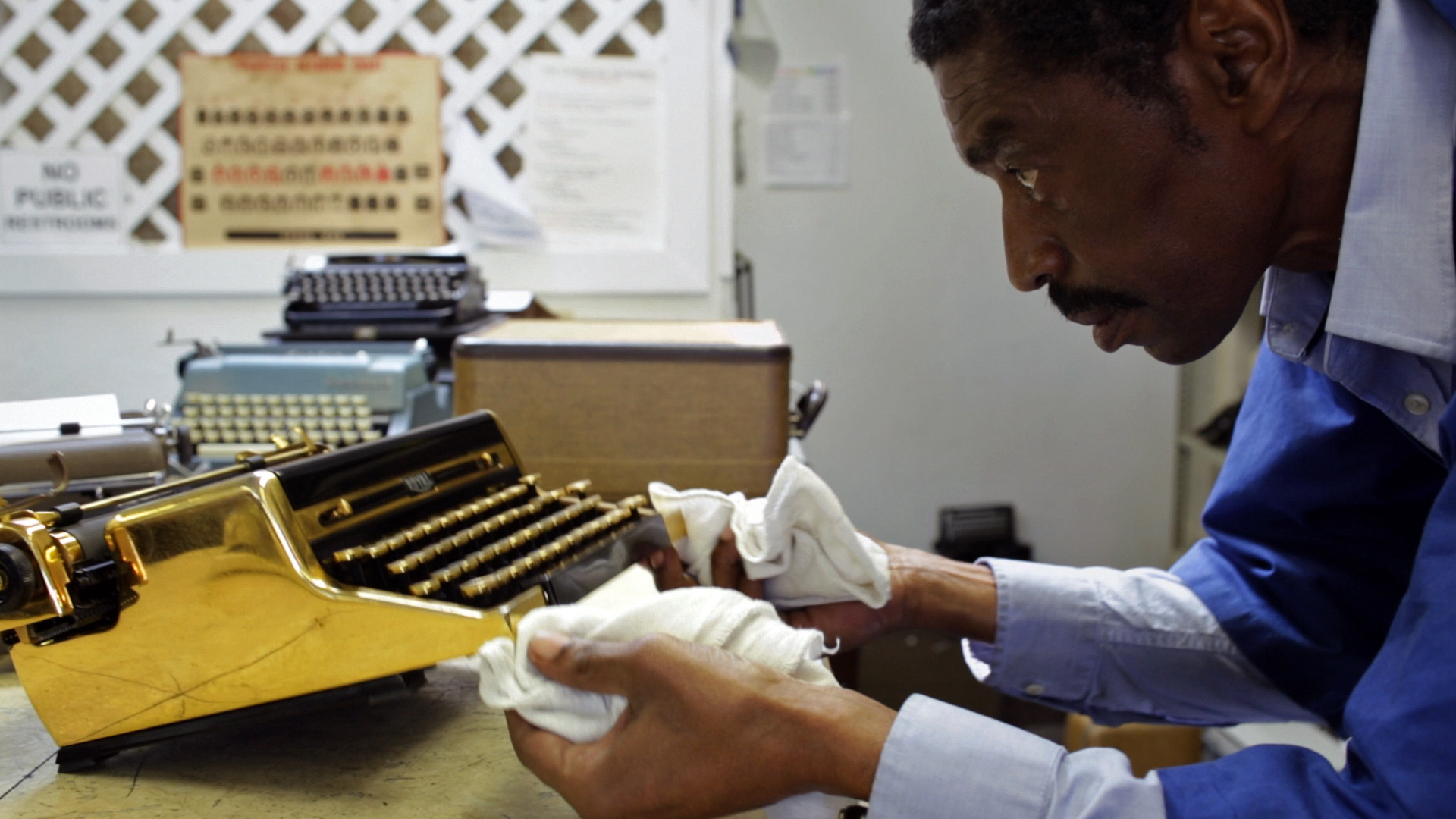California Typewriter repairman Ken Alexander at work